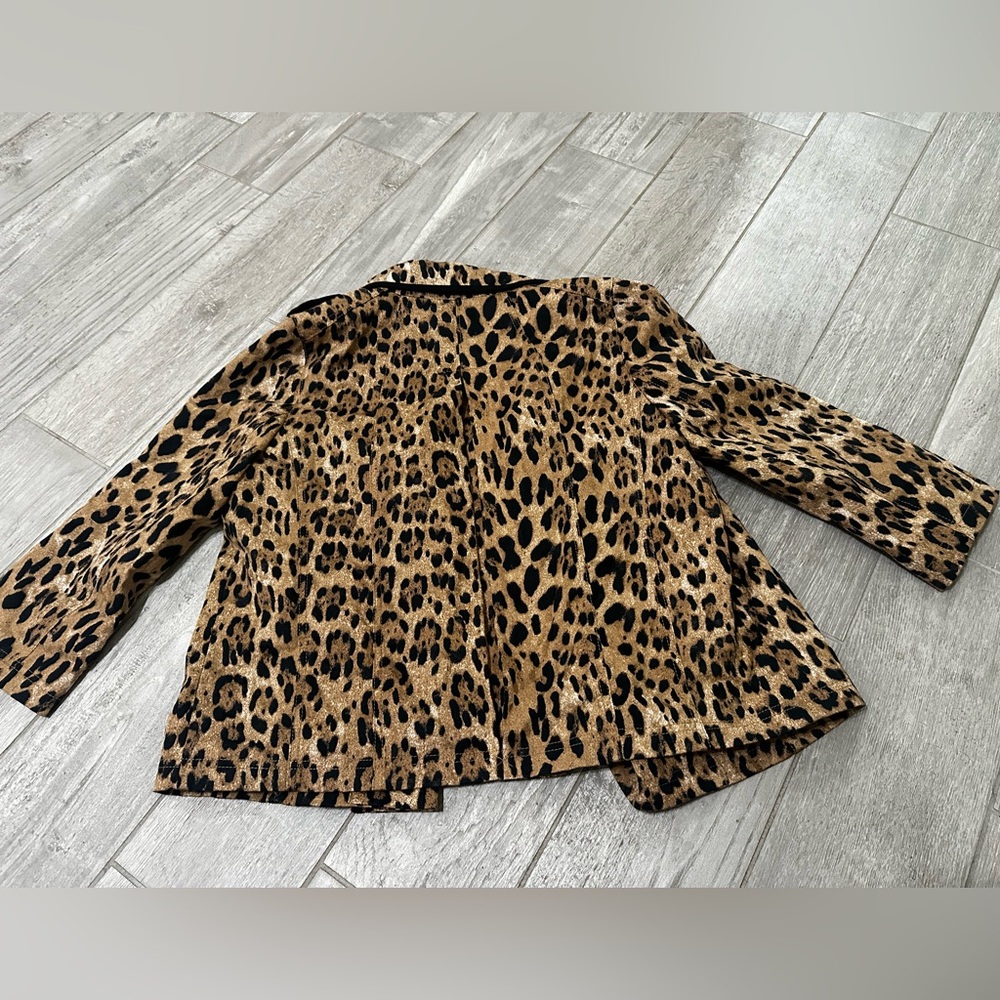 Leopard Print Button-Up Jacket - Picture 4 of 8